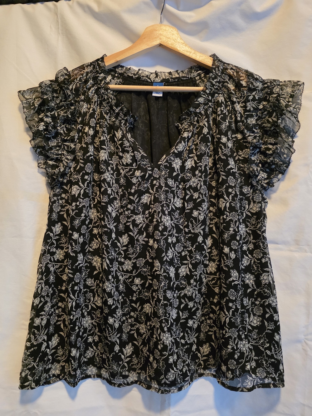 Old Navy Black Floral V-Neck Ruffle Sleeve Top